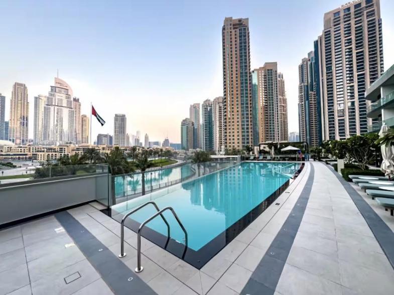 Burj Khalifa Views 4br Luxe With Stunning Fountain Show