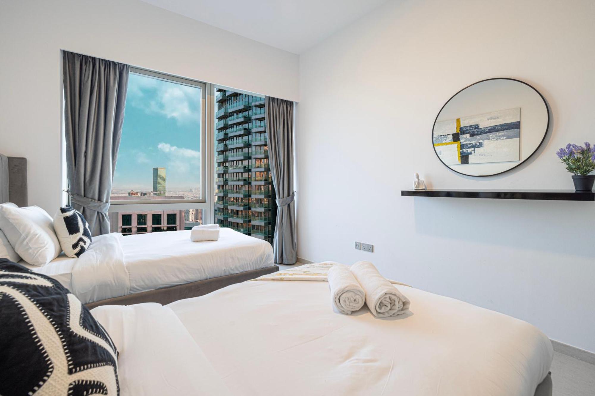 Burj Khalifa Views 4br Luxe With Stunning Fountain Show